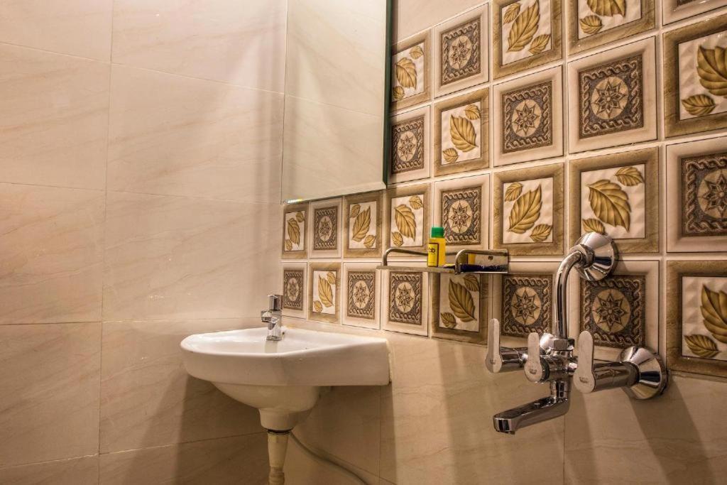 Hotel Embassy Grand Near Us Embassy Bkc ムンバイ エクステリア 写真